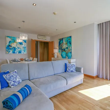 Apartment Luxury 1 Bedroom Apartment, Marina De *