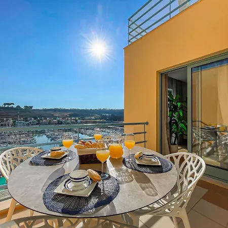 Luxury 1 Bedroom Apartment, Marina De アパート